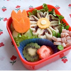 Cách làm bánh mì kẹp hình trái tim