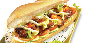 Bánh mì kẹp thịt gà khìa