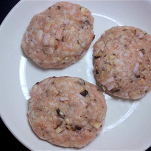 Cách làm bánh mì kẹp thịt nấm viên