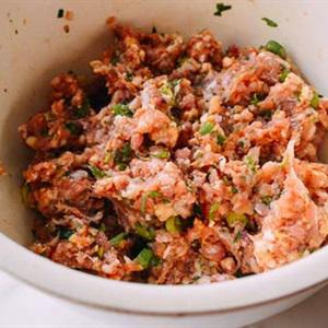 Cách làm bánh mì kẹp thịt viên chiên