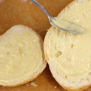 Cách làm bánh mì kẹp thịt xông khói