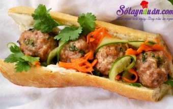 Bánh mì kẹp xíu mại thơm ngon