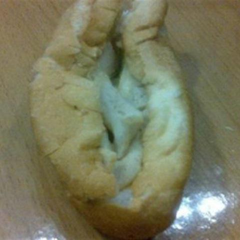 Cách làm bánh mì kẹp xúc xích chiên