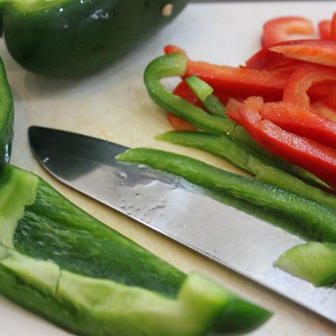 Cách làm bánh mì kẹp xúc xích nướng