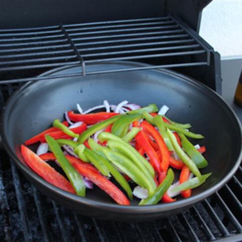 Cách làm bánh mì kẹp xúc xích nướng