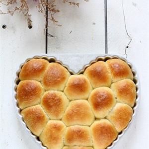 Cách làm bánh mì ngọt nhân mứt dâu