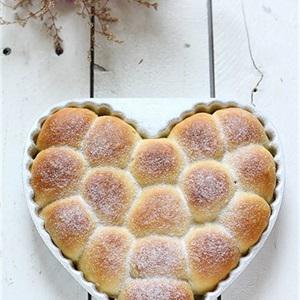 Cách làm bánh mì ngọt nhân mứt dâu