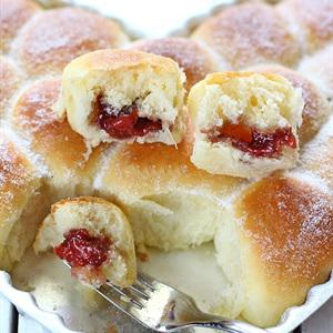 Cách làm bánh mì ngọt nhân mứt dâu