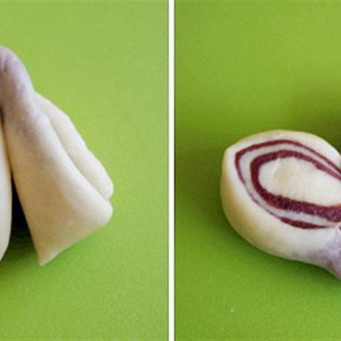 Cách làm bánh mì nhân cacao hình trái tim