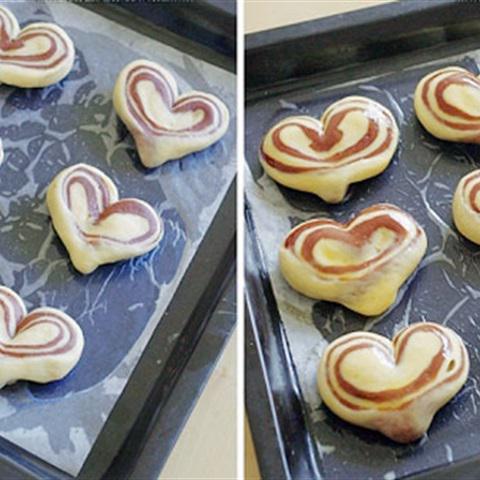 Cách làm bánh mì nhân cacao hình trái tim