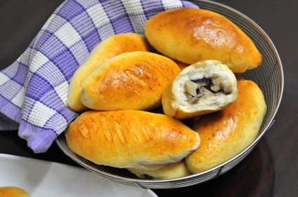 Bánh mì nhân thịt gà và nấm