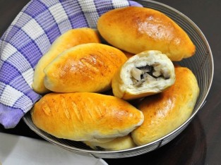 Bánh mì nhân thịt gà và nấm