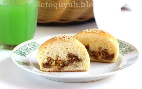 Bánh mì nhân thịt gà
