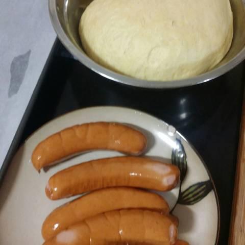 Cách làm bánh mì nhân xúc xích