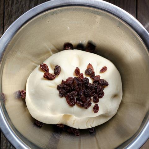 Cách làm bánh mì nho