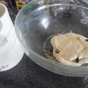 Cách làm bánh mì nho khô