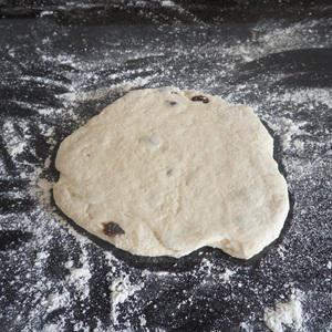 Cách làm bánh mì nho khô