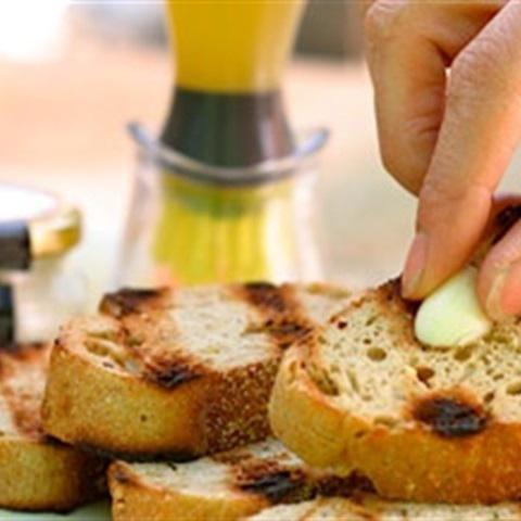 Cách làm bánh mì nướng phết bơ tỏi