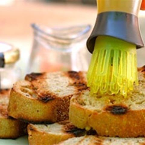 Cách làm bánh mì nướng phết bơ tỏi