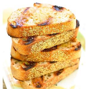 Cách làm bánh mì nướng phết bơ tỏi