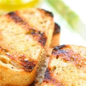 Cách làm bánh mì nướng phết bơ tỏi