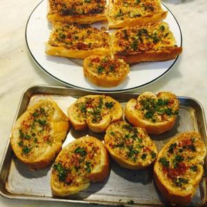 Cách làm bánh mì nướng tỏi