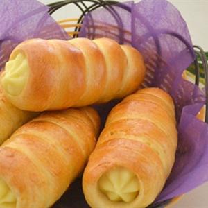 Cách làm bánh mì ốc quế nhân kem trứng