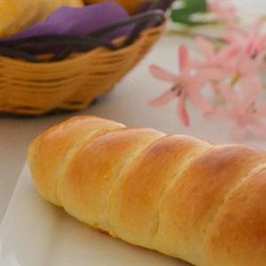 Cách làm bánh mì ốc quế nhân kem trứng