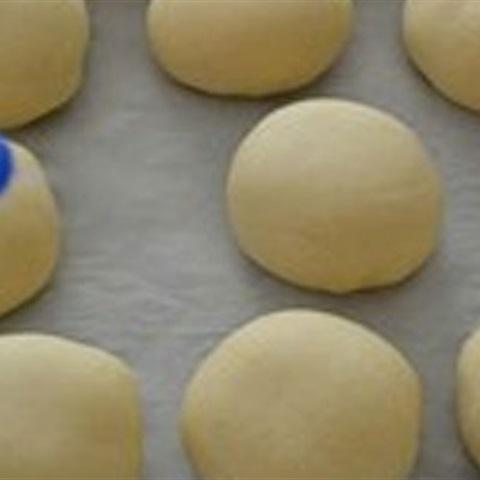 Cách làm bánh mì ốc quế nhân kem trứng