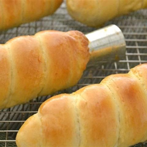 Cách làm bánh mì ốc quế nhân kem trứng