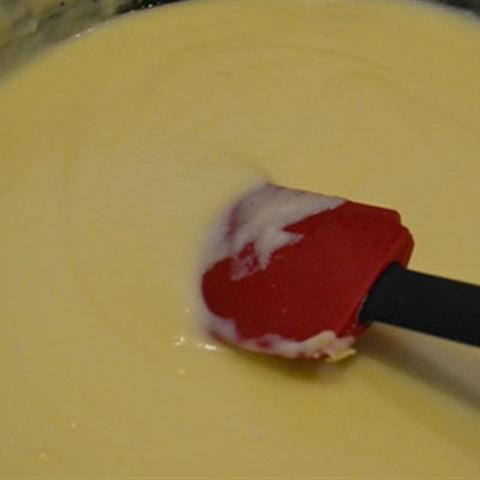 Cách làm bánh mì ốc quế nhân kem trứng