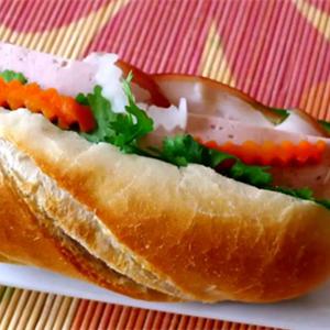 Cách làm bánh mì pa tê thịt nguội
