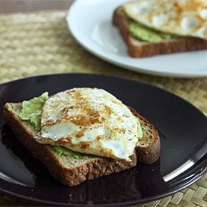 Cách làm bánh mì phết bơ trứng