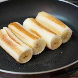 Cách làm món bánh mì sandwich cuộn chuối chiên
