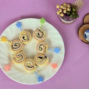 Cách làm bánh mì sandwich cuộn thịt xông khói