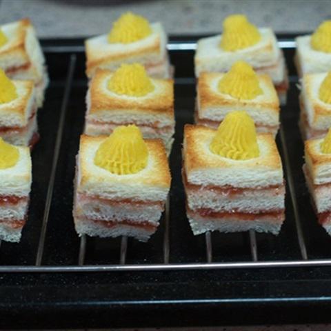 Cách làm bánh mì sandwich kẹp mứt