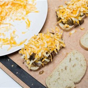 Cách làm bánh mì sandwich kẹp nấm