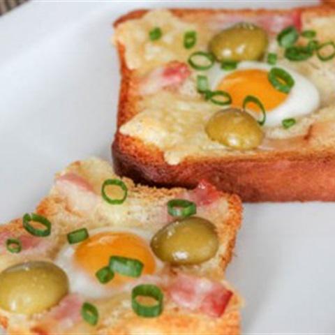 Cách làm bánh mì sandwich nướng trứng cút