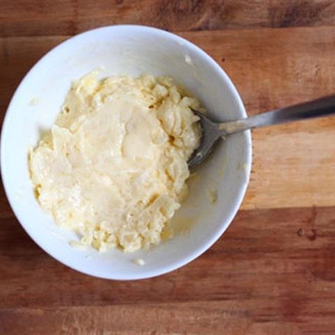 Cách làm bánh mì sandwich trứng cút