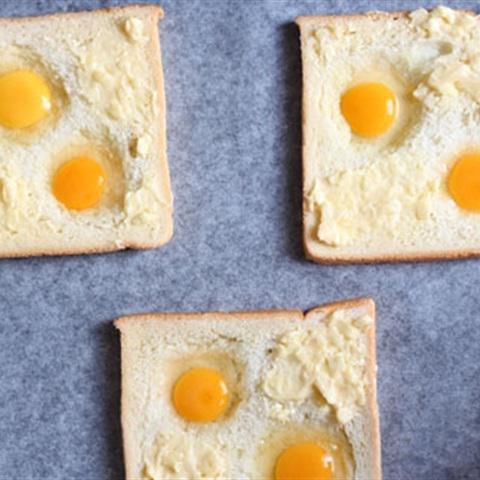 Cách làm bánh mì sandwich trứng cút