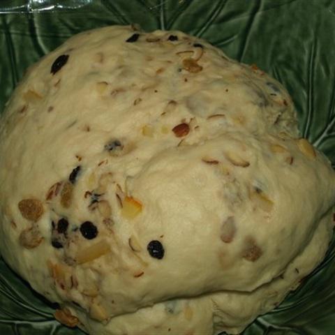 Cách làm bánh mì Stollen thơm ngon