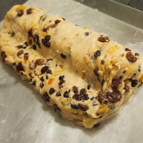 Cách làm bánh mì Stollen thơm ngon
