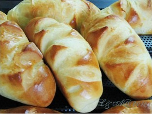 Bánh mì sữa hình kén sâu