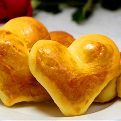 Cách làm bánh mì sữa tươi hình trái tim