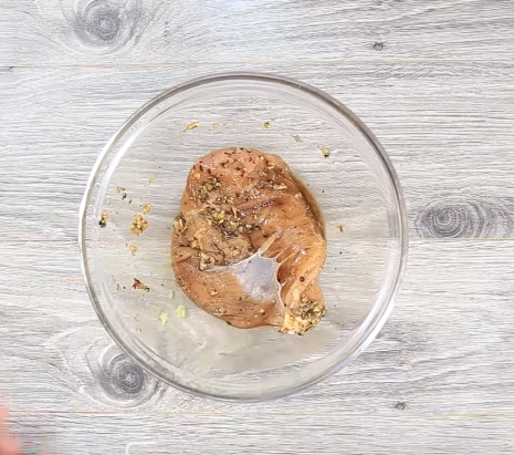 Bánh mì thịt phô mai bỏ lò mềm thơm, đủ chất cho ngày mới tràn đầy năng lượng