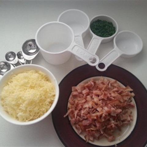 Cách làm bánh mì thịt xông khói