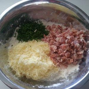 Cách làm bánh mì thịt xông khói