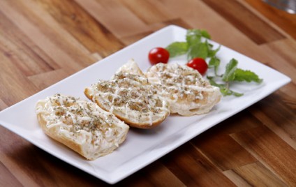 Bánh mì tôm nõn sốt mayonnaise