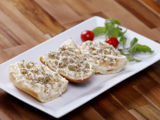 Bánh mì tôm nõn sốt mayonnaise