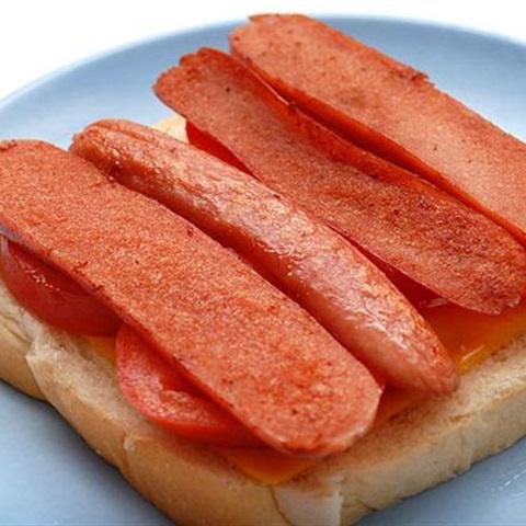 Cách làm bánh mì trứng chiên xúc xích